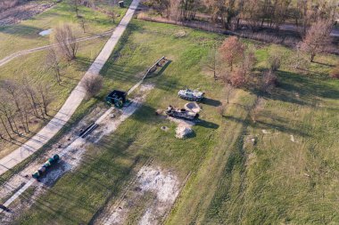 Polonya 'nın Wroclaw şehrinin ordu eğitim siperlerinin hava görüntüsü