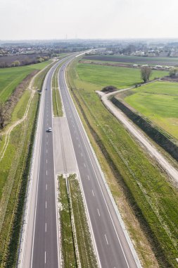 Wroclaw şehrinin yakınındaki otobanın hava manzarası, dolny slask, Polonya