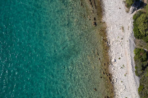 シベニク市付近のクロアチアの海岸線の航空写真 — ストック写真