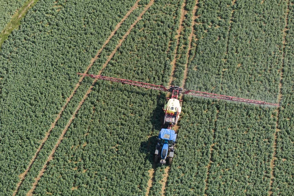 Vista Aérea Tractor Sobre Campos Colheita Polónia — Fotografia de Stock