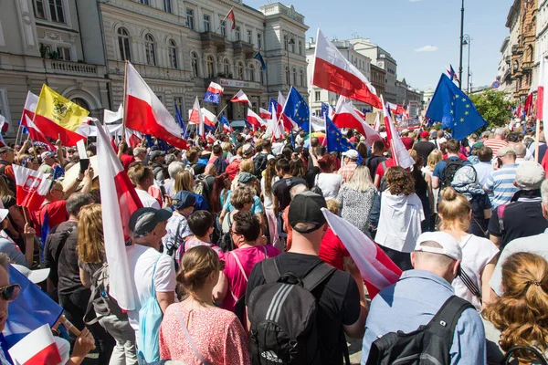 ポーランドのワルシャワ 2023年6月4日政府に対する抗議者のデモ — ストック写真