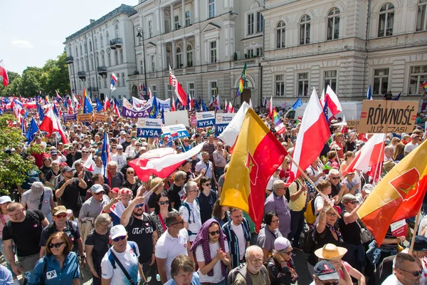 Varsavia Polonia Giugno 2023 Manifestazione Manifestanti Contro Governo — Foto Stock