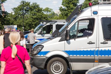 Varşova, Polonya - 4 Haziran 2023 Hükümet karşıtı protestocular