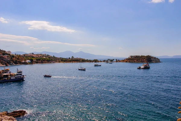 クサダシ港とピジョン島 トルコのエーゲ海沿岸 — ストック写真
