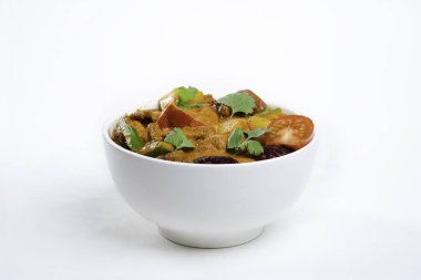 Domatesli sıcak yer elması. Salata. Yukarıdan bak. Çin mutfağı.