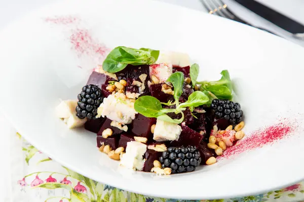 salad of blackberries, beets, seeds and cheese