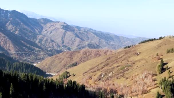 Uitzicht Vanuit Lucht Berg Alma Atas Regio Drone Vliegt Kleurrijke — Stockvideo