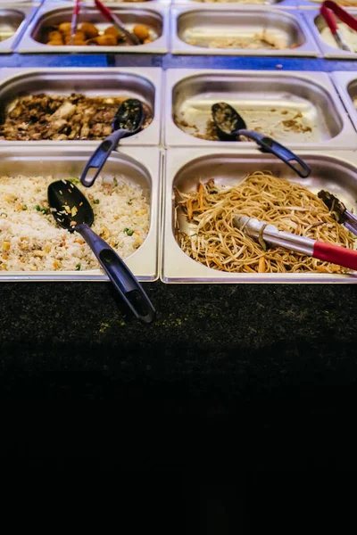 Шведский Стол Различными Блюдами Китайском Ресторане Эффектом Сдвига Наклона Избирательный — стоковое фото