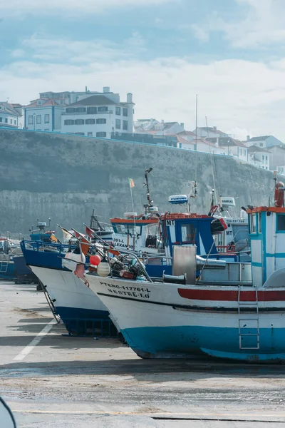 Ericeira Portugal Nov 2022 Färgglada Traditionella Fiskebåtar Vid Fiskehamnen Byn — Stockfoto