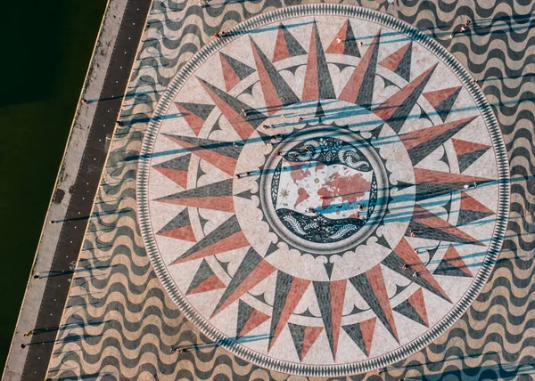 Lisszabon Portugália 2022 November Mozaik Világtérkép Tetejére Mutató Felfedezések Útvonalak — Stock Fotó