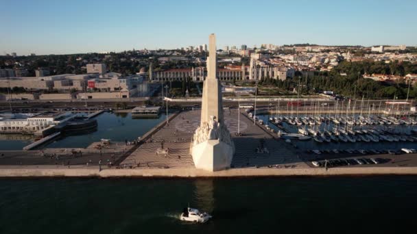 Lissabon Portugal November 2022 Flyghyperlapse Historiska Landmärke Monument Över Upptäckterna — Stockvideo