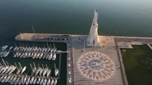 Lissabon Portugal November 2022 Luchthyperlaps Van Historisch Monument Voor Ontdekkingen — Stockvideo