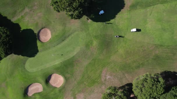 Vista Aérea Arriba Hacia Abajo Golfistas Identificables Campo Golf Algarve — Vídeos de Stock
