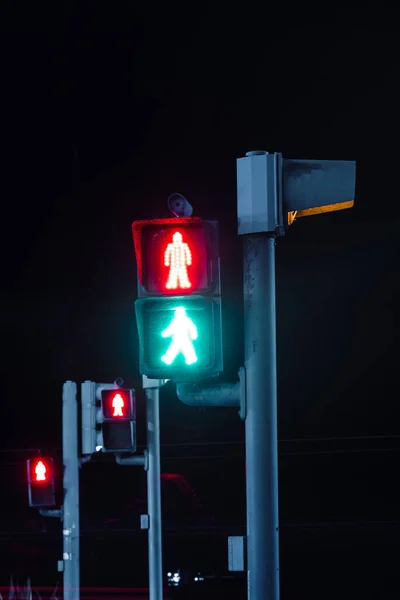 Sinal Travessia Pedestre Vermelho Verde Exposição Longa Noite — Fotografia de Stock