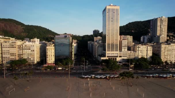 Aerial Drone View Panning Avenida Atlantica Copacabana Rio Janeiro Brazil — Vídeo de Stock