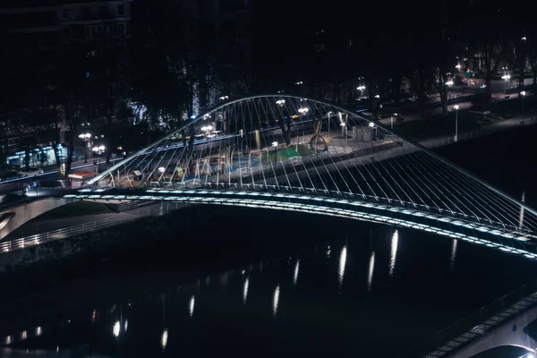 Vista Panorámica Del Puente Zubizuri Por Noche Bilbao España —  Fotos de Stock