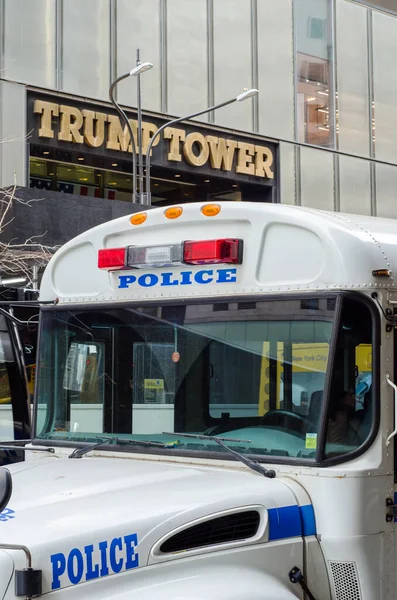 Нью Йорк Нью Йорк Апреля 2023 Года Полицейский Фургон Возле — стоковое фото