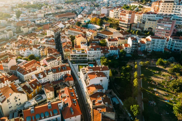 Légi Drón Kilátás Apeápolyra Két Nézőpontból Lisszabonra Portugáliára Naplementekor — Stock Fotó