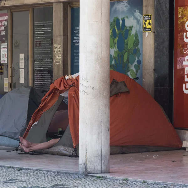 Lisboa Portugal Mayo 2023 Homeless Man Tent Lisbon Portugal City — Foto de Stock