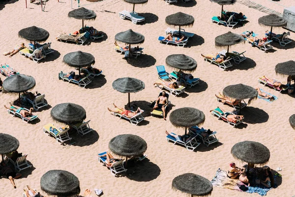 Ericeira Portugal Juni 2023 Veel Mensen Pescadores Beach Zonnen Zomer — Stockfoto
