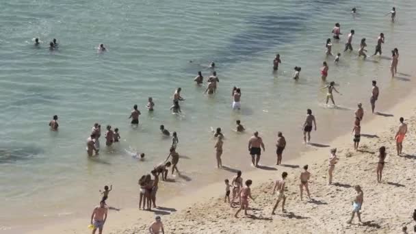 Ericeira Portugalia Czerwca 2023 Wysoka Perspektywa Wielu Ludzi Plaży Pescadores — Wideo stockowe