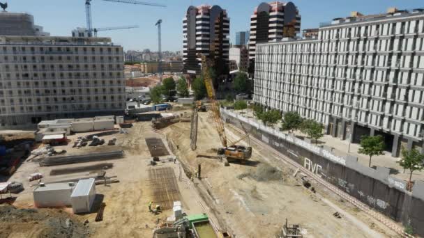 포르투갈 리스본 2023 기초를 노동자 크레인 시멘트 현장의 개념을 포함하여 — 비디오