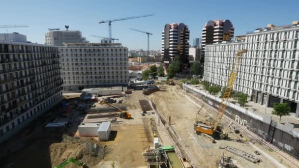 포르투갈 리스본 2023 기초를 노동자 기중기 시멘트 현장에 부어넣는 포함하여 — 비디오