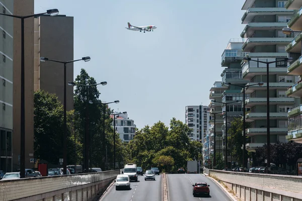 Lisabon Portugalsko Července 2023 Pohled Letadlo Tap Letící Nad Rušnou — Stock fotografie