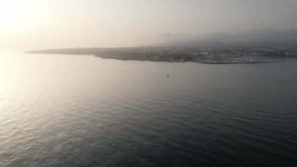 Hyperlapse Drone Letecký Pohled Cascais Bay Portugalsko Blíží Maják Přístav — Stock video