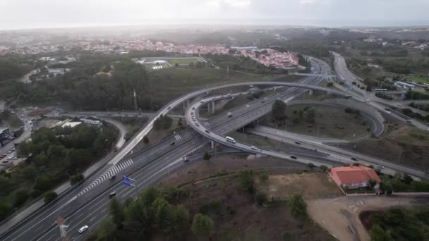 Drohnen Pov Überwachung Der Autobahn Cascais Portugal Bei Sonnenuntergang — Stockvideo