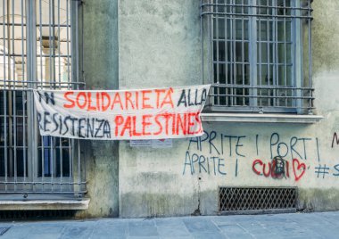 Ceneviz, İtalya - 18 Kasım 2023: Ceneviz, İtalya 'da Filistin yanlısı protesto işareti
