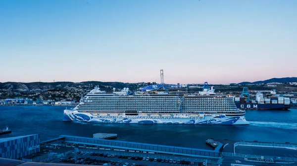 Marseille Frankrijk November 2023 Norwegian Star Cruise Ship Aangemeerd Marseille Rechtenvrije Stockafbeeldingen
