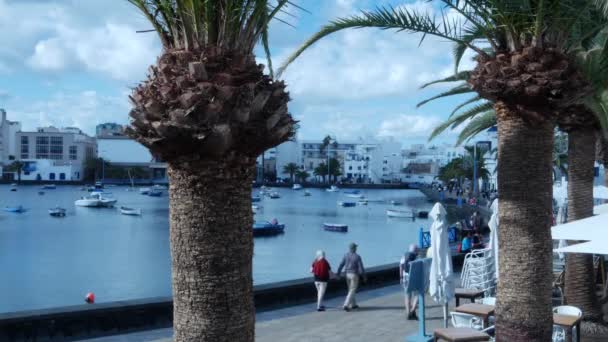 Arrecife Lanzarote España 2023 Turistas Pasean Por Arrecife Lanzarote Islas — Vídeos de Stock