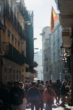 Cartagena, Murcia, İspanya... 21 Kasım 2023, Cartagena, İspanya 'da ana alışveriş caddesi.