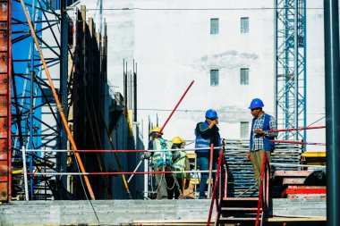 Casablanca, Fas - 23 Kasım 2023: Kazablanka, Fas 'ta inşaat işçileri