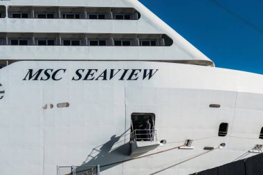 Lanzarote, İspanya - 25 Kasım 2023: MSC Seaview Brezilya 'dan İspanya' ya 14 gecelik bir gezi sırasında Lanzarote 'de demirledi.
