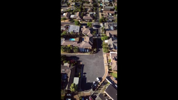 Drone Aéreo Cima Para Baixo Vista Bairro Suburban Com Piscinas — Vídeo de Stock