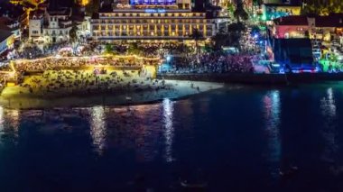 Cascais, Portekiz - 25 Ağustos 2024: Portekiz 'in Cascais kentinde bir hafta süren Festa' lar, her yıl Ağustos ayının son haftasında ücretsiz giriş ile canlı performansların keyfini çıkarmak için kalabalıkları topluyor.