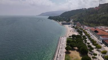 Portekiz, Setubal 'deki Arrabida Doğal Parkı' ndaki plajın insansız hava aracı görüntüsü.