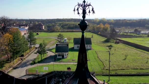 Sommet Château Médiéval Dans Petit Village Voïvodine Avec Magnifique Fond — Video