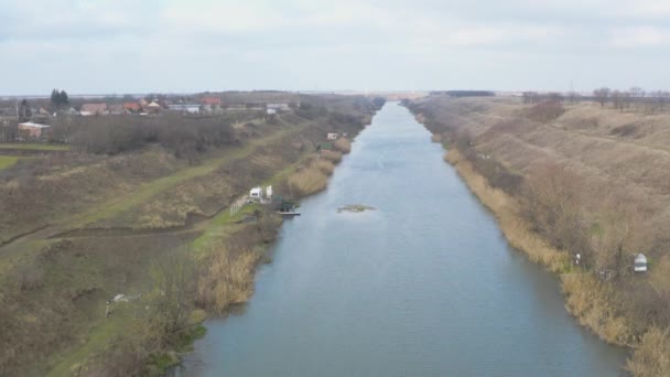 Top View Dron Mostu Přes Umělý Vodní Kanál — Stock video