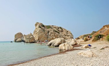 Paphos, Kıbrıs - 6 Eylül 2022: Petra tou Romiou, Afrodit Kayası olarak da bilinir..
