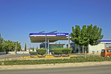 Larnaca, Kıbrıs - 7 Eylül 2022: Dolum istasyonu