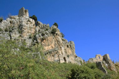 Kyrenia, Kıbrıs - 9 Eylül 2022: Saint Hilarion Kalesi Kyrenia sıradağlarında yer almaktadır