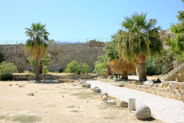 Kyrenia, Kıbrıs - 9 Eylül 2022: Kyrenia Kalesi 16. yüzyılda Venedikliler tarafından inşa edilmiş bir kaledir.