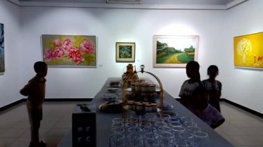 Genç sanatçıların sergisi