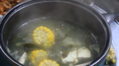 Yemekte Asya yemeği var.