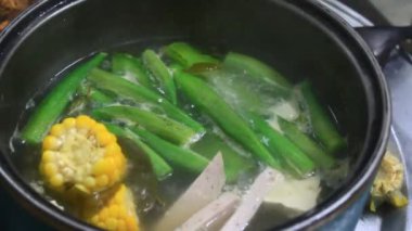 Yemekte Asya yemeği var.