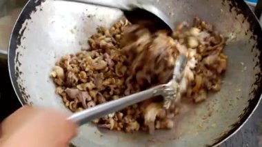 Kızarmış dana eti ve bambu filizleri