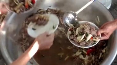 Kızarmış dana eti ve bambu filizleri